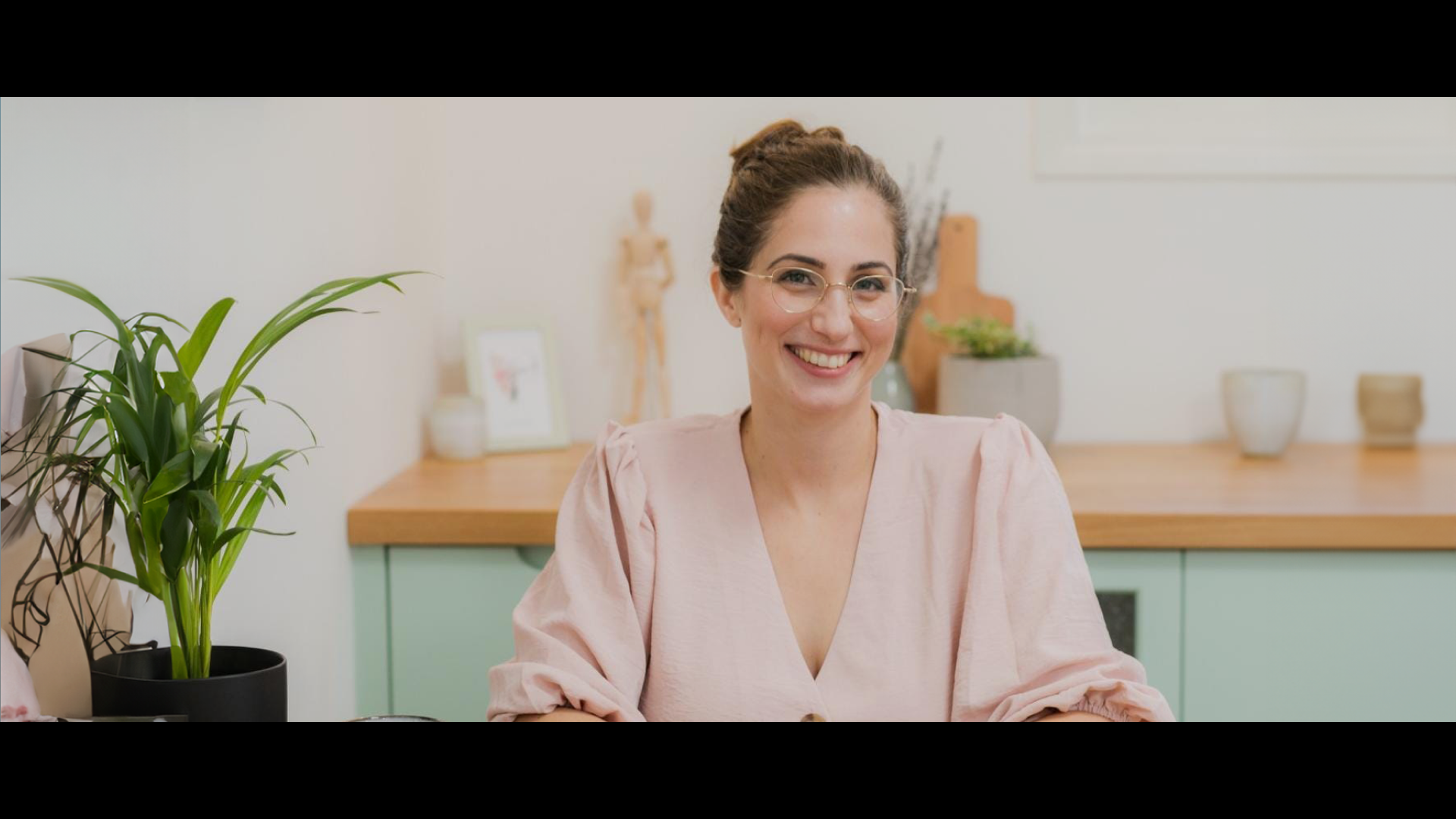 שירז בן שחר, פיזיותרפיסטית מומחית לשיקום רצפת האגן, ממליצה על טיפול מותאם אישית