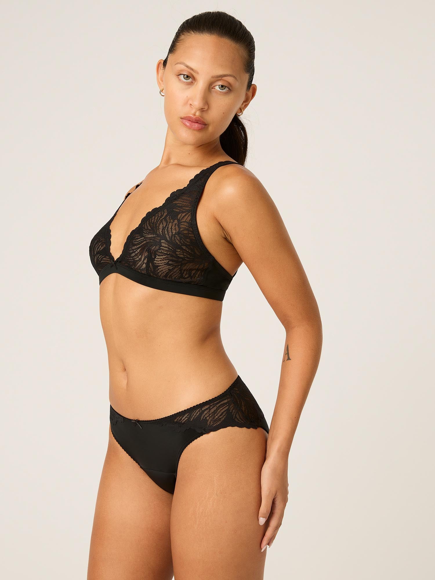 מידי בריף Ines + ברלט Sylvie. מידת הדוגמנית: S