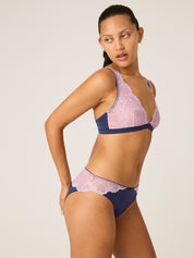 מידי בריף Ines + ברלט Sylvie | צבע Riviera Blue. מידת הדוגמנית: S