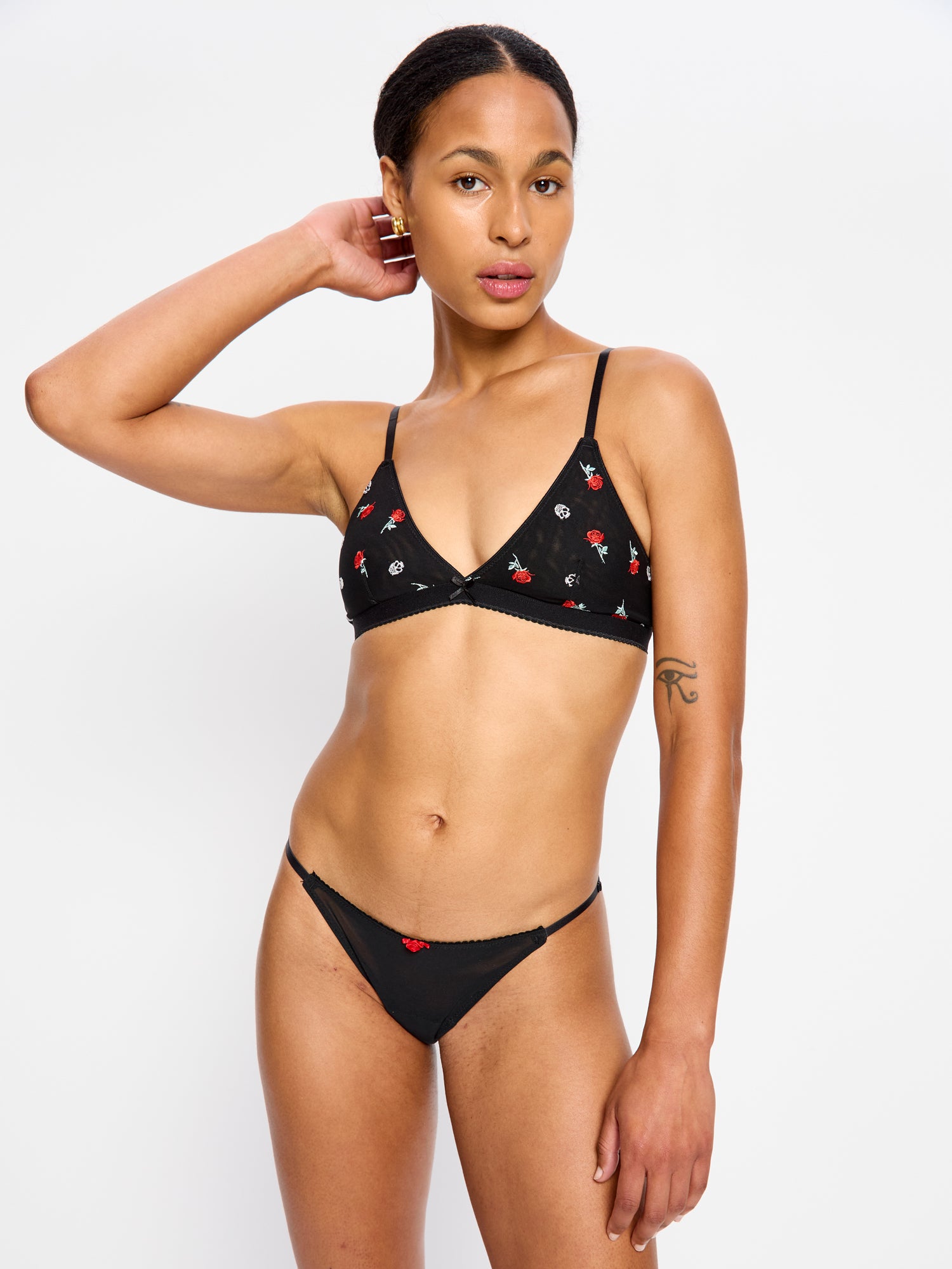 MB_Intimates_VDay_Bralette_BlackRose_Cal_1021.jpg