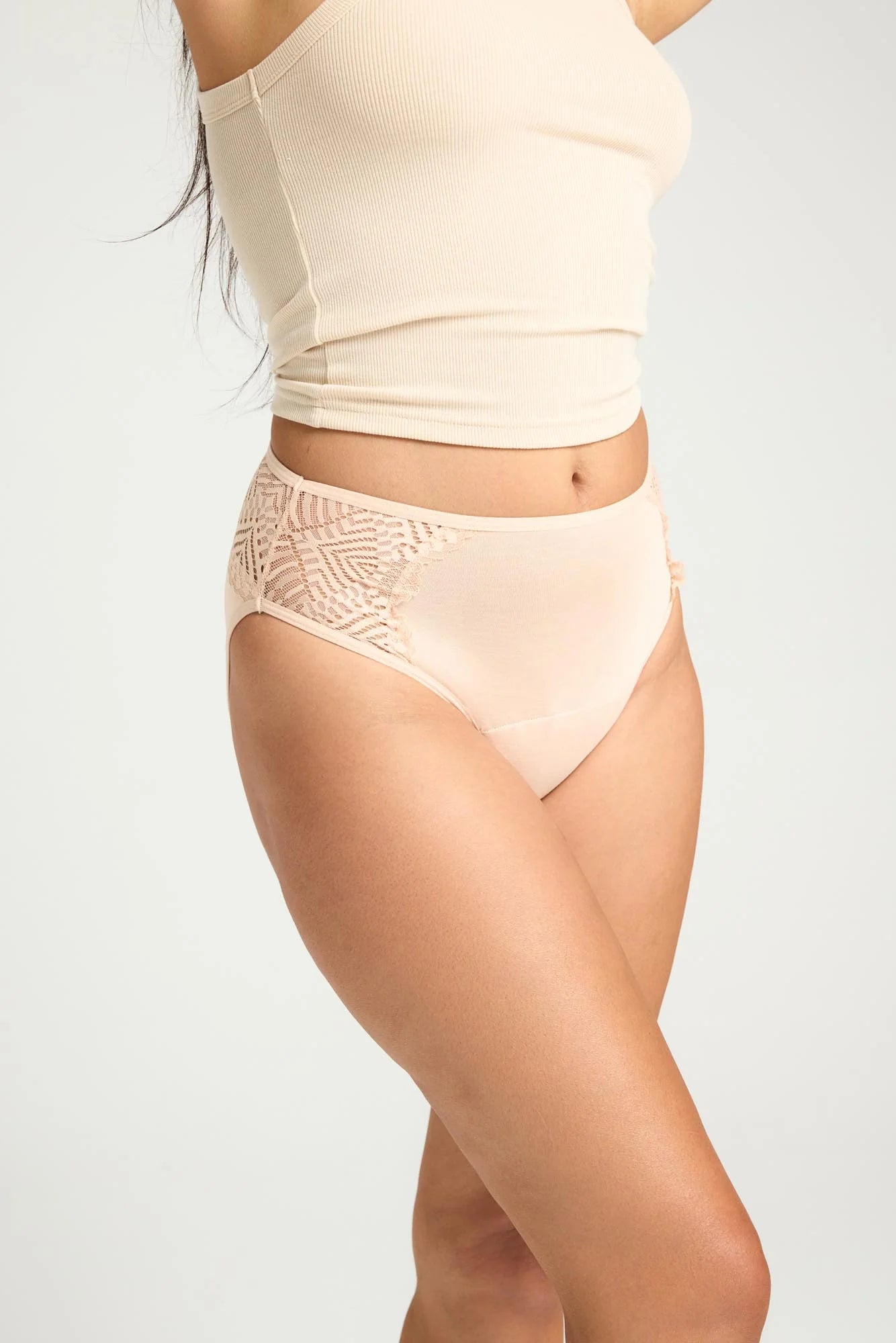 SEFCMHBEIW_MB_Sensual_French_Cut_MH_Beige_294_Model_Shima_12-M_d390d855-c215-4912-9a62-ce1eae469e66.webp