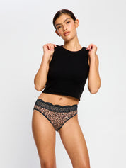 תחתונים למחזור ביקיני סקסי בספיגה גבוהה, מבט מלפנים על הגוף, מידת הדוגמנית: S