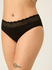 תחתונים למחזור ביקיני סקסי בספיגת סופר, מבט מלפנים, מידת הדוגמנית: M