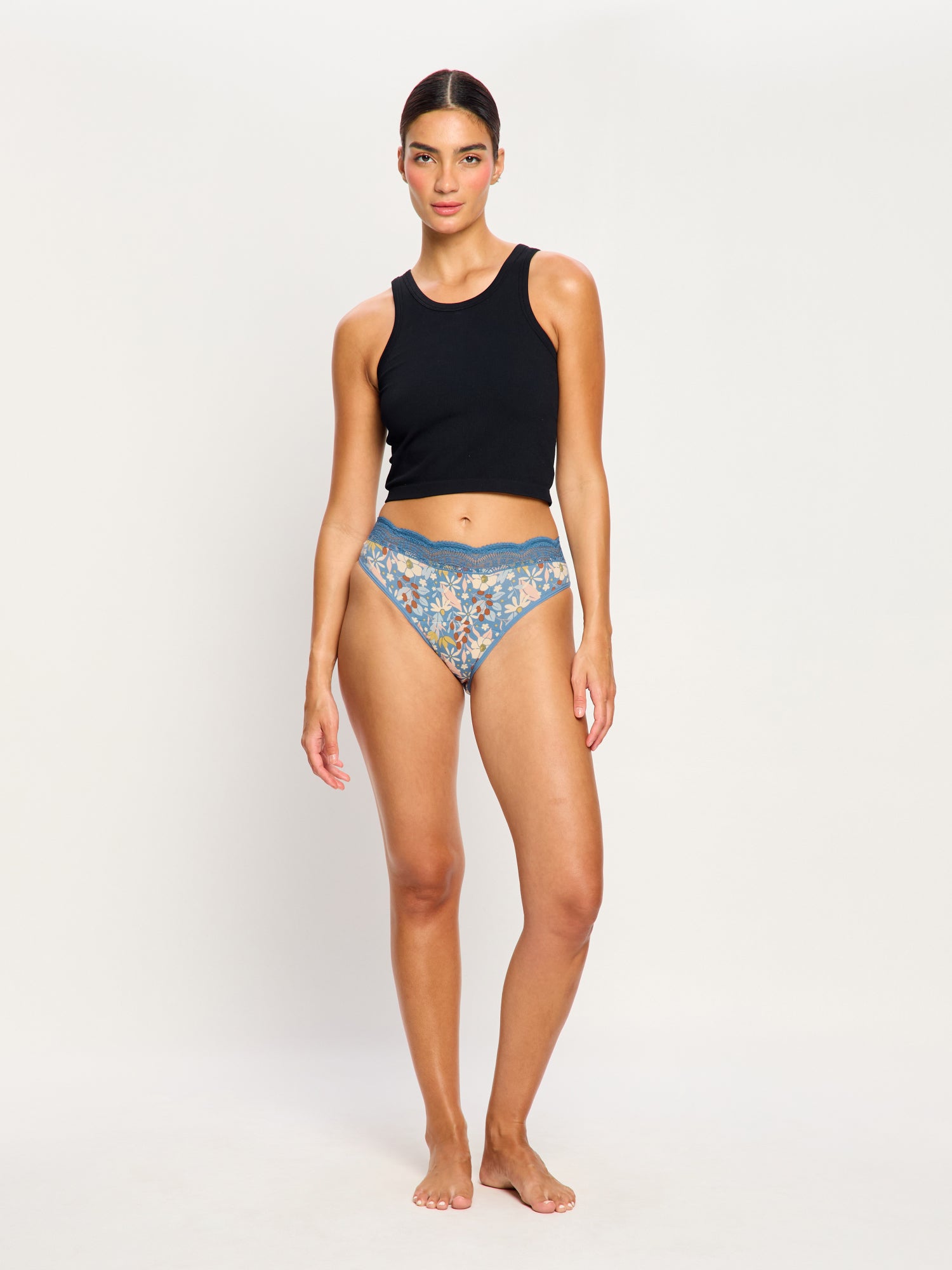 תחתונים למחזור ביקיני סקסי בספיגת סופר, מבט מלפנים, מידת הדוגמנית: S