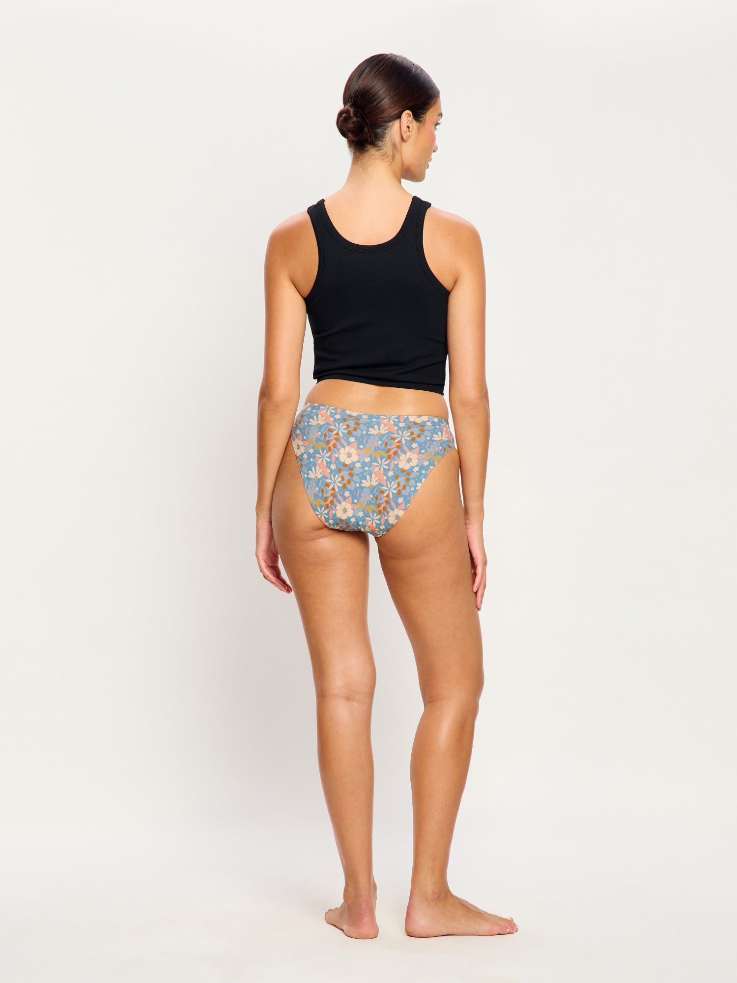 ביקיני ללא תפרים - ספיגה גבוהה. מידת הדוגמנית: S