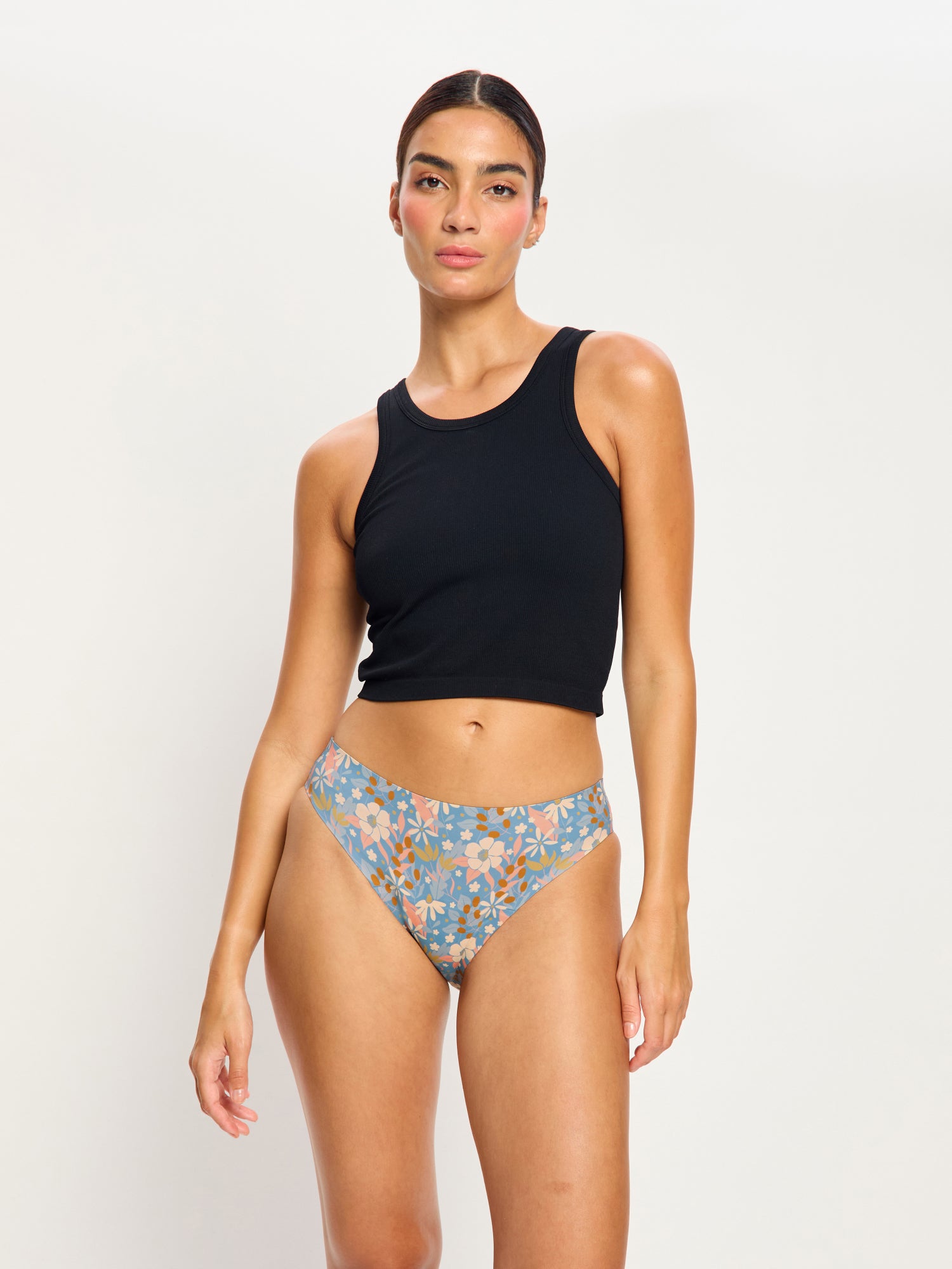 ביקיני ללא תפרים - ספיגה גבוהה. מידת הדוגמנית: S