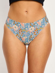 ביקיני ללא תפרים - ספיגה גבוהה. מידת הדוגמנית: S