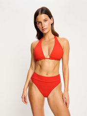 דוגמנית לובשת בגד ים היי-לג מבט חזיתי. מידת הדוגמנית - S