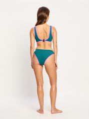 בגד ים מחזור פומה X מודיבודי היי לג צ'יקי מבט מאחור. מידת הדוגמנית: S