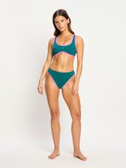 בגד ים מחזור פומה X מודיבודי היי לג צ'יקי מבט מלפנים. מידת הדוגמנית: S