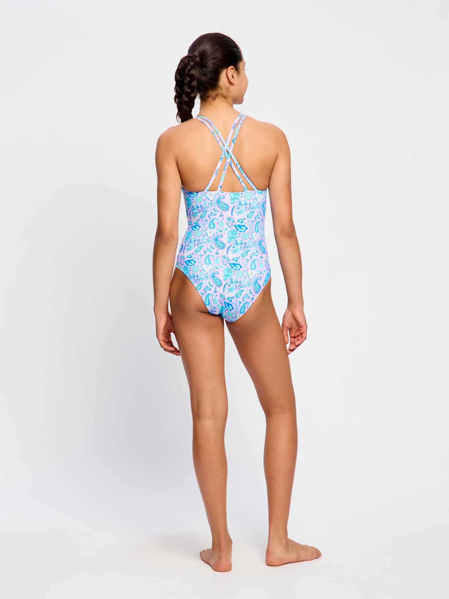 בגד ים שלם קרוס לנערות בהדפס פייזלי מבט מהגב, מידת הדוגמנית 10-12