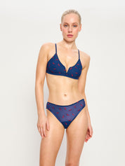 תקריב חזיתי: סט תחתון צ'יקי וברלט Spicy Day עם רקמת צ'ילי - דוגמנית במידה S