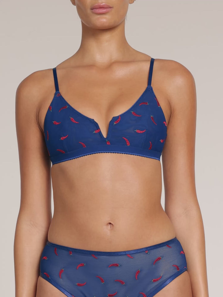 ברלט מחשוף וי Spicy Day בצבע נייבי עם רקמת צ'ילי - דוגמנית במידה S