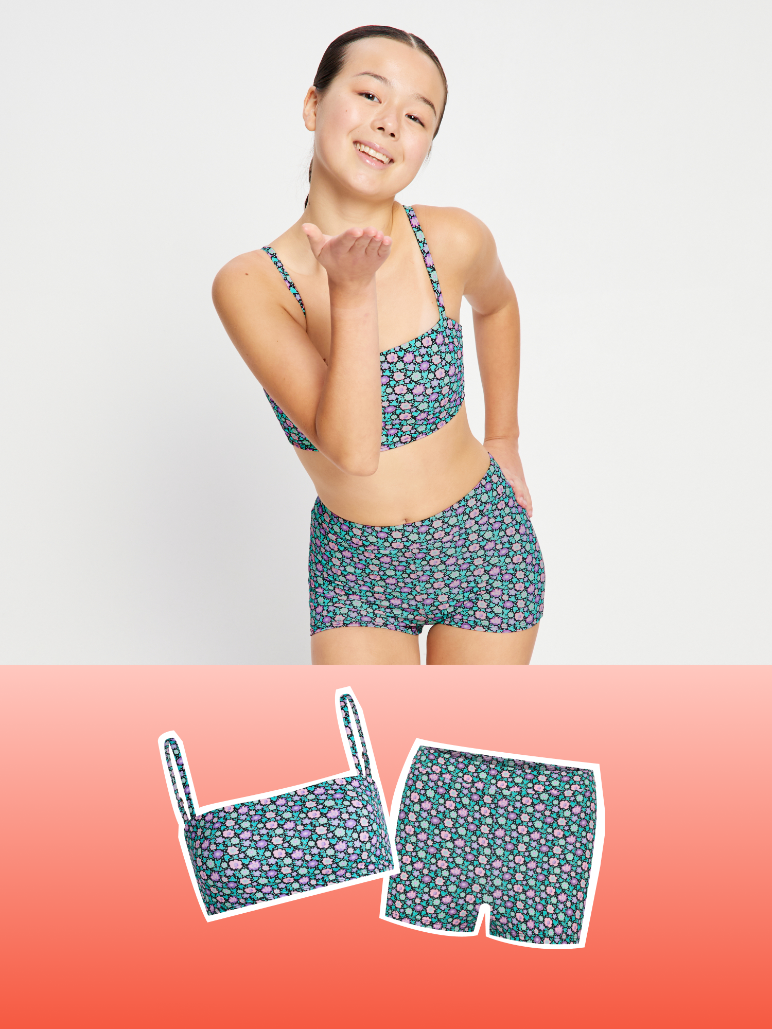 סט בגד ים סופג לנערות טופ בנדאו ומכנסון בדגם Luna Blossom Black. מידת הדוגמנית: Youth 10-12